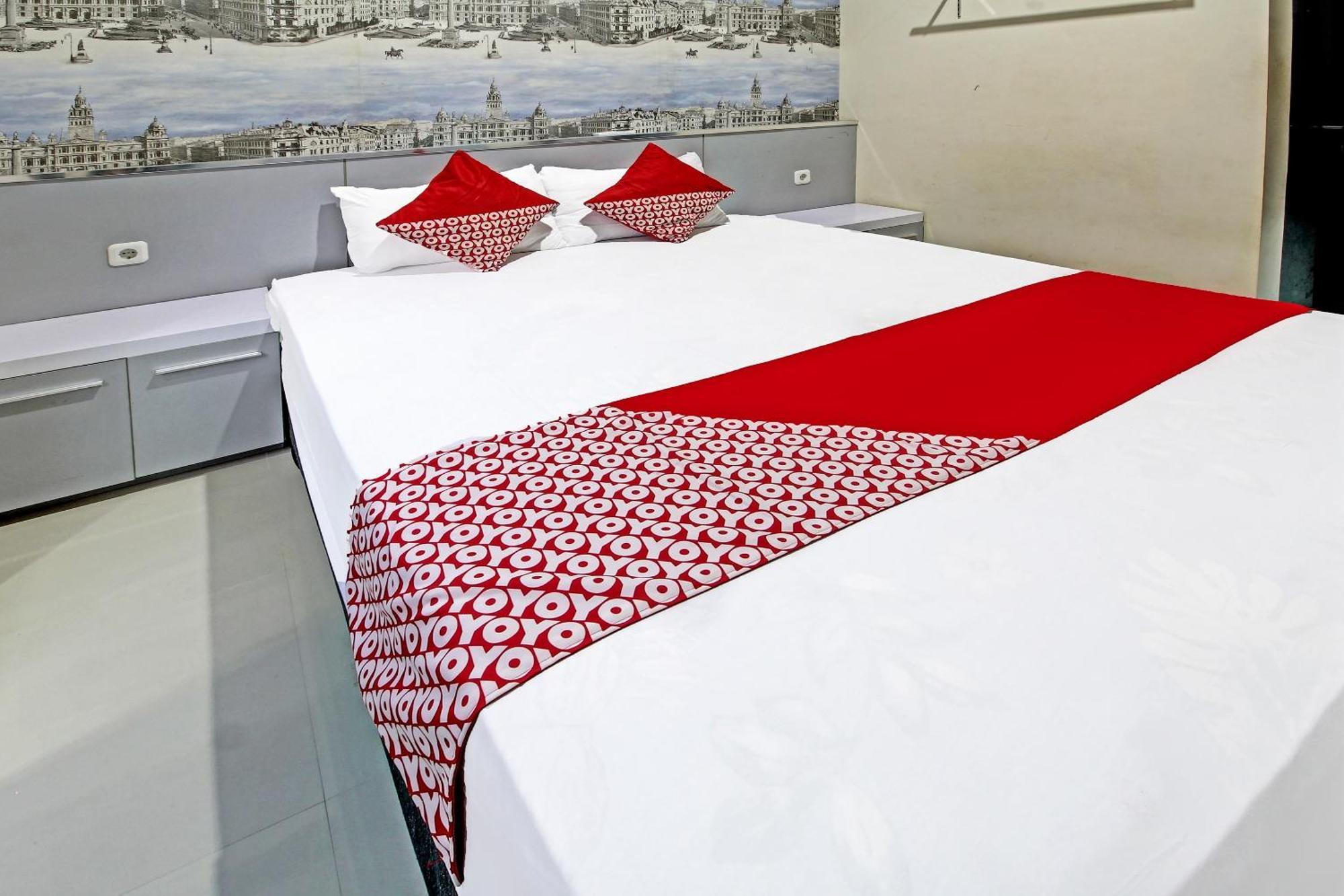 Super Oyo 91202 Family Guest House Syariah Tulungagung Exteriör bild