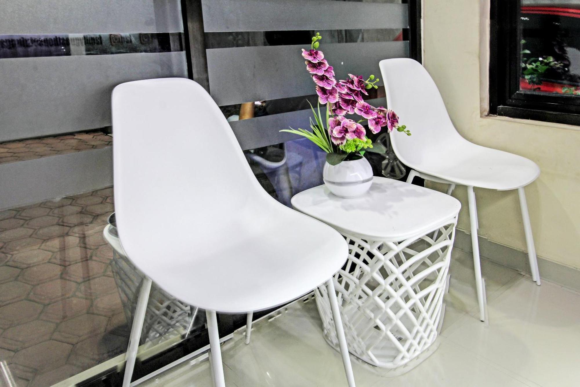 Super Oyo 91202 Family Guest House Syariah Tulungagung Exteriör bild