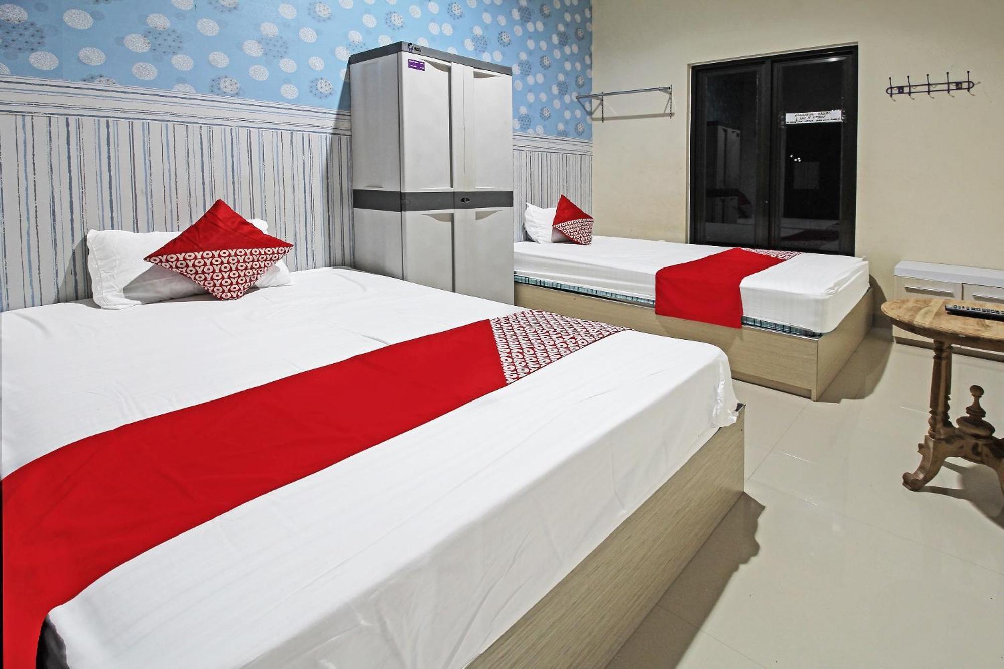 Super Oyo 91202 Family Guest House Syariah Tulungagung Exteriör bild