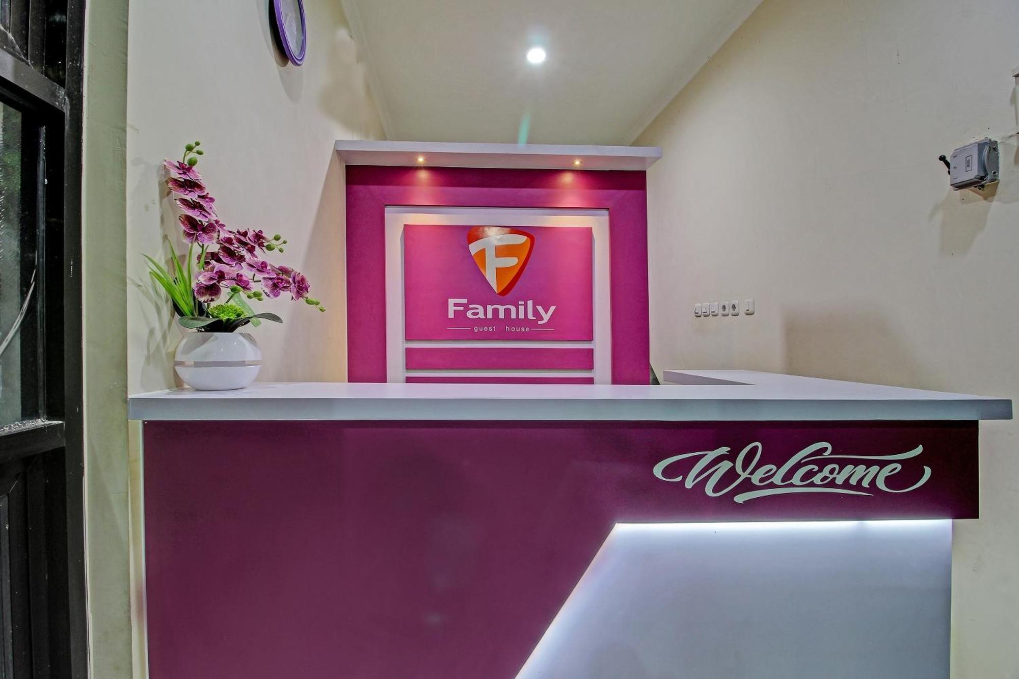 Super Oyo 91202 Family Guest House Syariah Tulungagung Exteriör bild