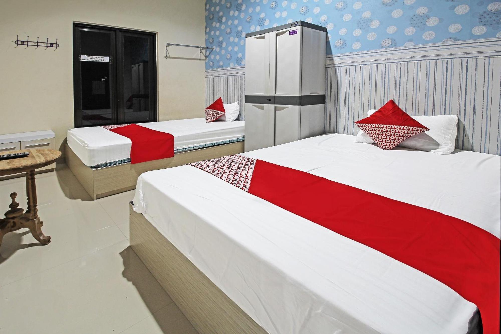 Super Oyo 91202 Family Guest House Syariah Tulungagung Exteriör bild
