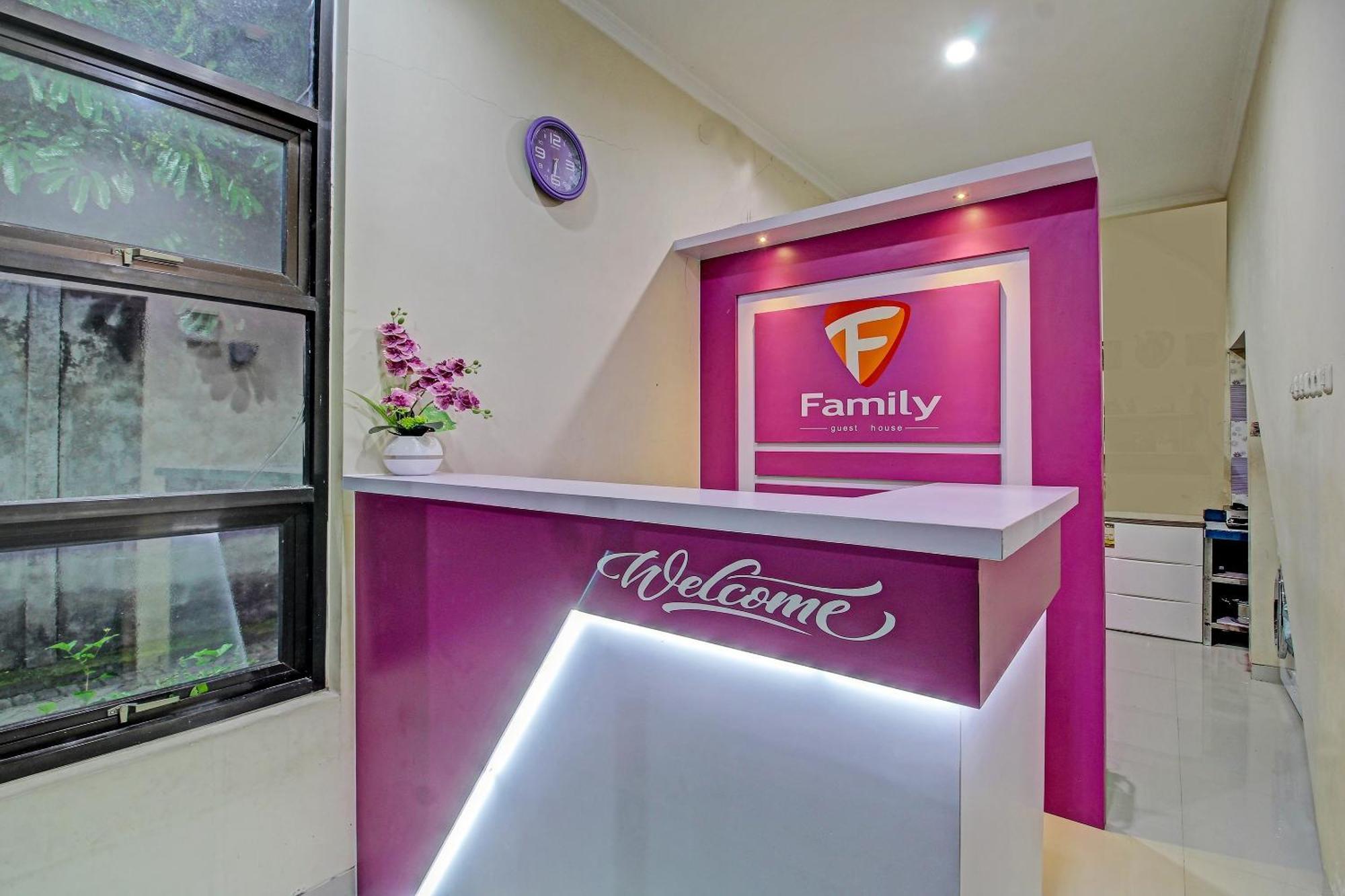 Super Oyo 91202 Family Guest House Syariah Tulungagung Exteriör bild