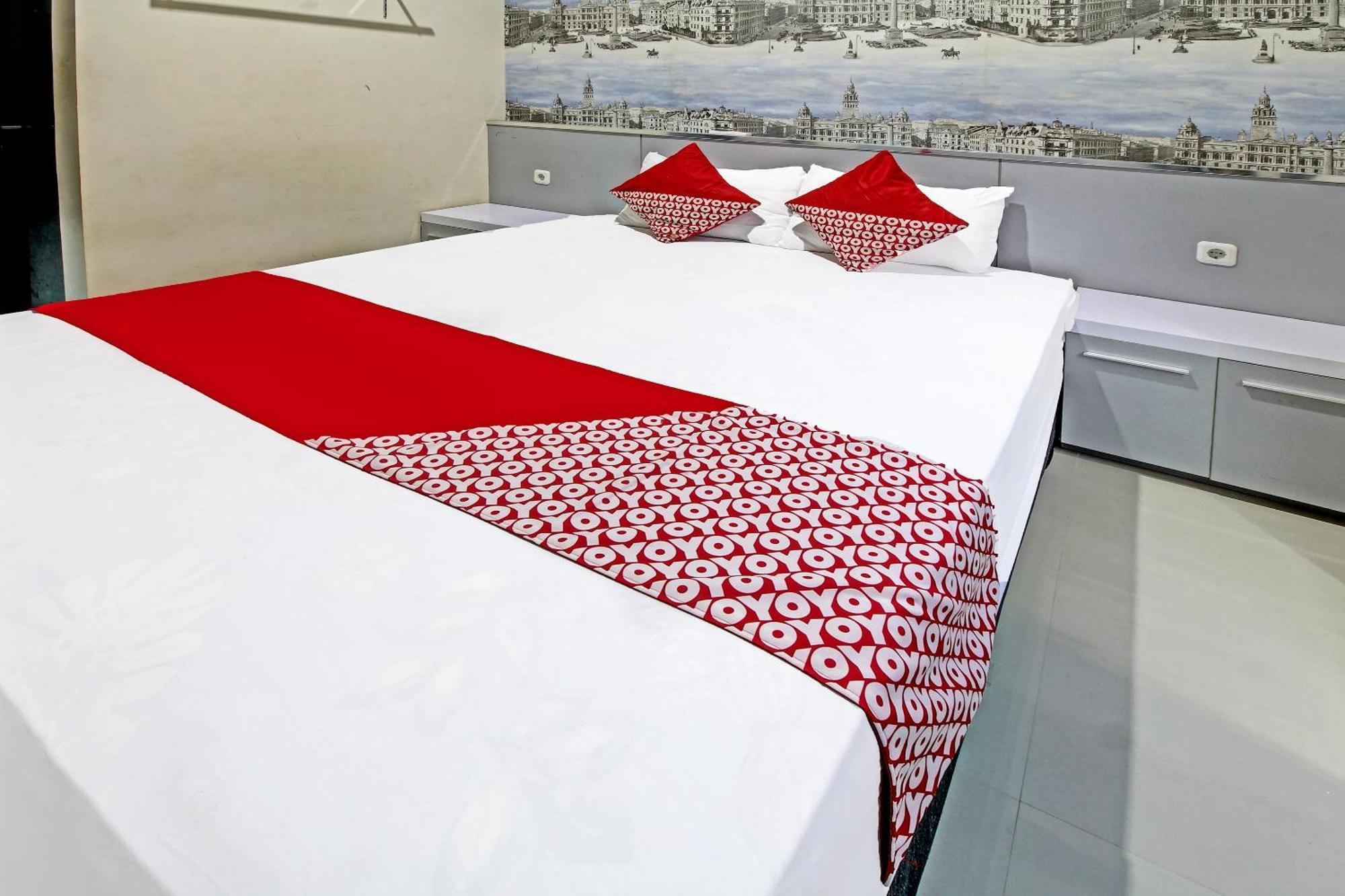 Super Oyo 91202 Family Guest House Syariah Tulungagung Exteriör bild
