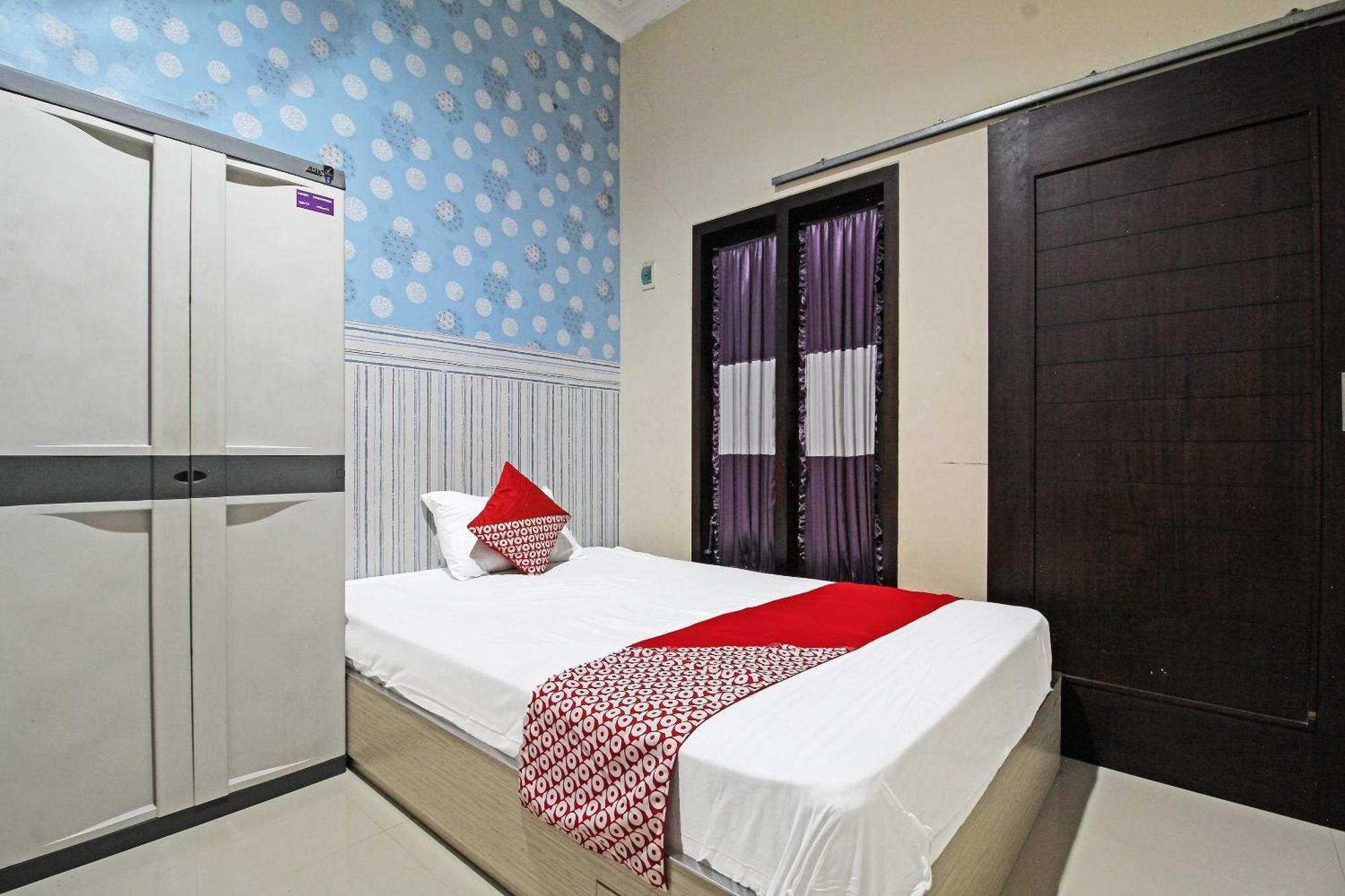 Super Oyo 91202 Family Guest House Syariah Tulungagung Exteriör bild